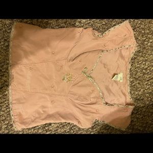 Anthropologie cap sleeve fitted top w embroidery